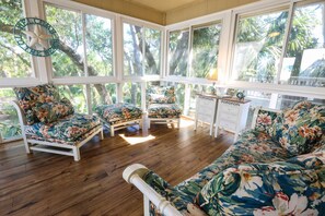TV - 7 Min Walk to the Best Access Point on the Beach! Enjoy Incredible Views from the Solarium. (Folly Beach)