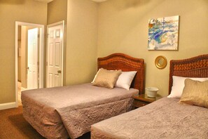 6 slaapkamers, een strijkplank/strijkijzer, wifi, beddengoed