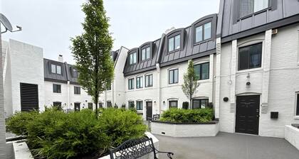 Lovely 3BR 2BA 2 level condo in great Georgetown location (31 day min)