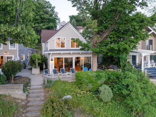 Modern Beach House with Beautiful Lake Michigan
