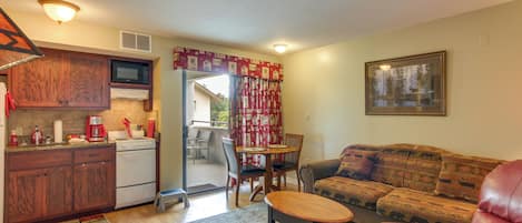 Fernseher, Kamin, Videospiele, DVD-Player