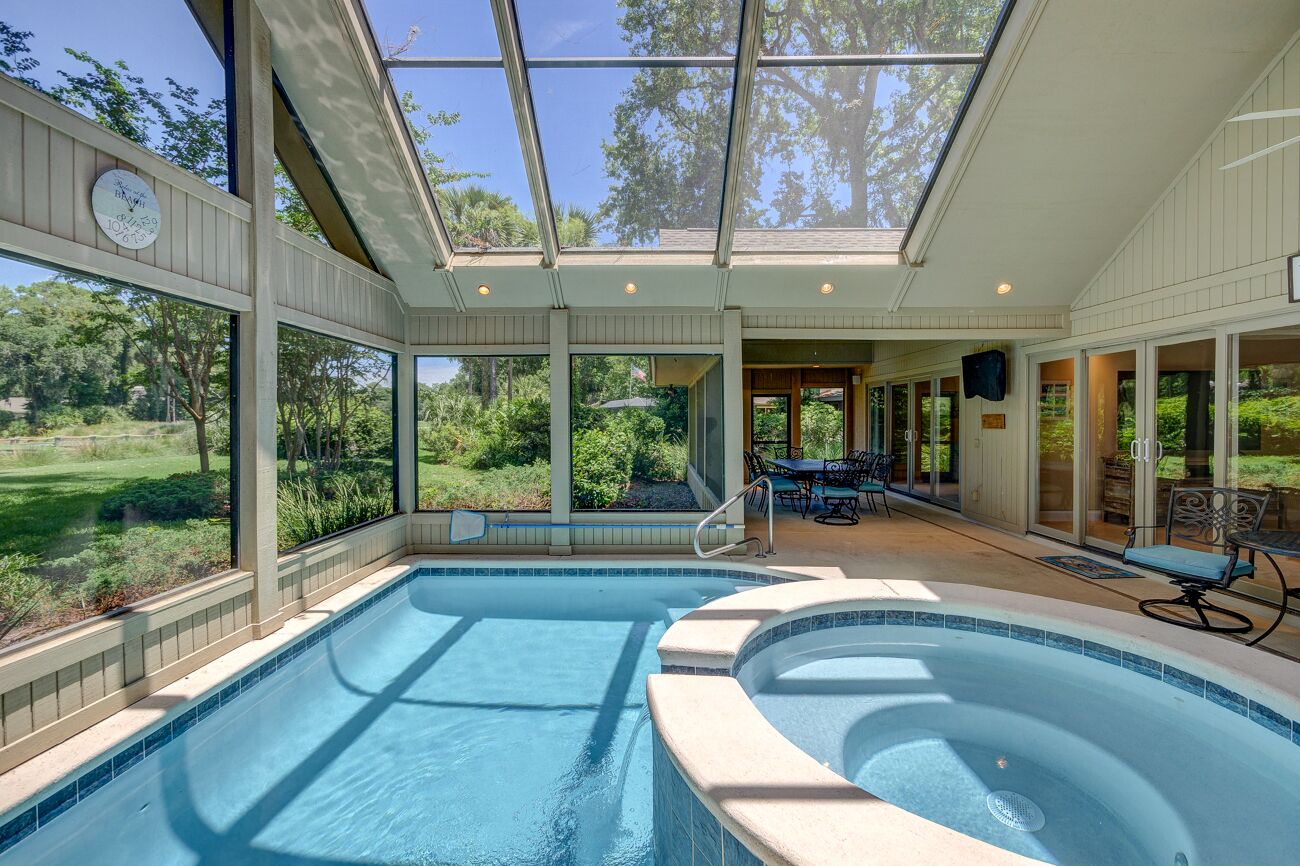 10 Woodbine: Sea Pines Luxury! Private Pool, Golf Views, Near Beach.
