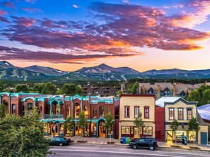 Exterior - Steps to Main St Breckenridge, Mountain and Ski Lifts. Private Hot Tub w/ a View (Breckenridge)