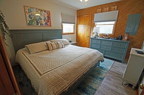 3 slaapkamers, een strijkplank/strijkijzer, reisbedje, gratis wifi