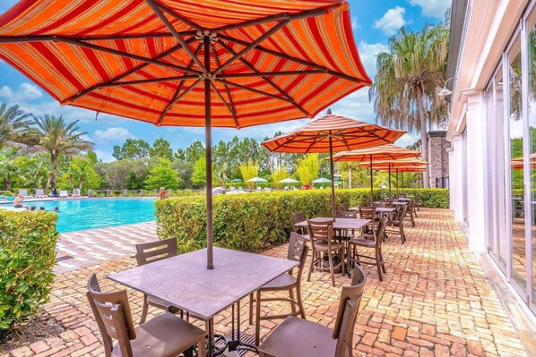 تناول الطعام بالخارج