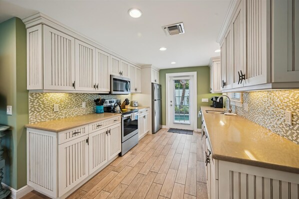 Fridge, microwave, oven, stovetop