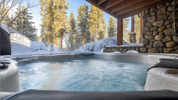 Baignoire à remous extérieure