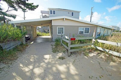 SN9017D- Semi-OF!  With 3 BRs, Direct Beach Access, Private and Secluded!