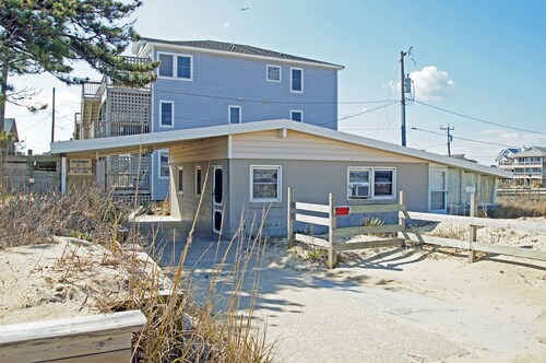 SEMI-OCEANFRONT!  AVEC 3 CHAMBRES, ACCES DIRECT DE PLAGE, PRIVE ET SECRETE!