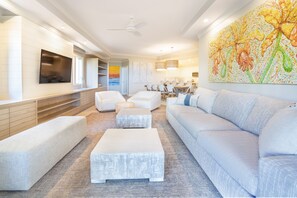 TV - Contemporary ground-floor beachside Residence located at The Ritz-Carlton (Seven Mile Beach)