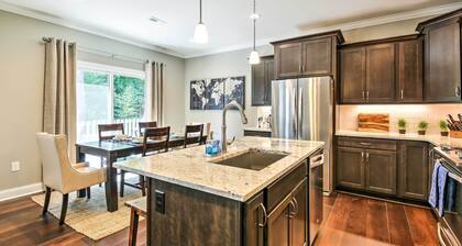 Downtown Townhome; Walk to Dine & Shop on Broad St
