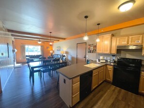 Fridge, microwave, oven, stovetop - Three Bedroom Condo @ Spring Brook Resort (Wisconsin Dells)