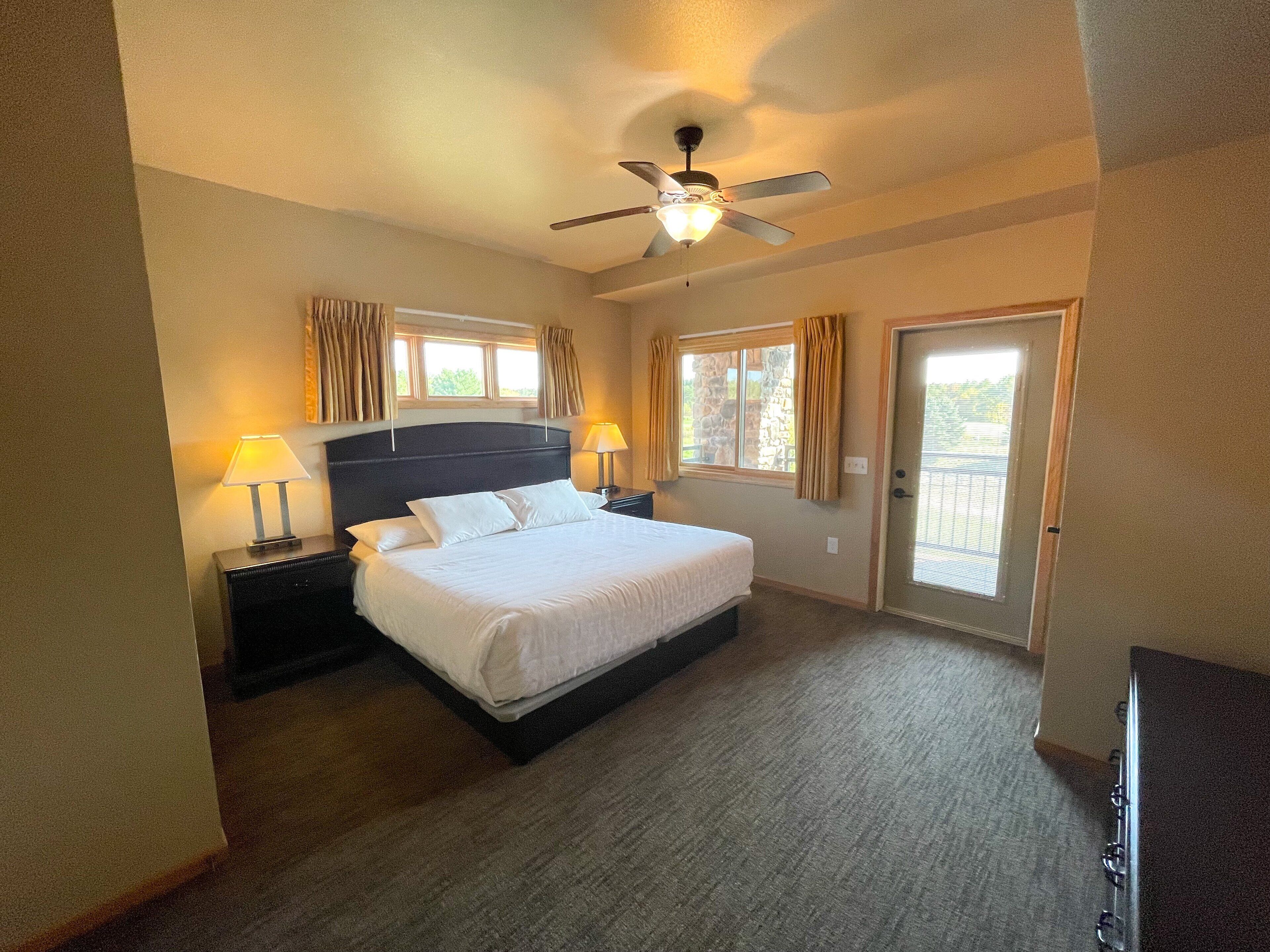 3 bedrooms, iron/ironing board, WiFi (free), bed sheets