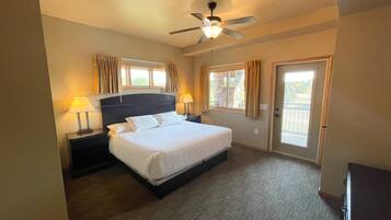3 bedrooms, iron/ironing board, WiFi (free), bed sheets