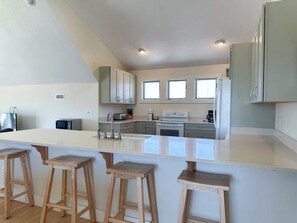 Fridge, microwave, oven, stovetop - Stowe Quarters of Hatteras - Pet Friendly with Pool Access! (Hatteras)