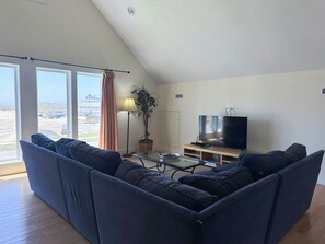 TV - Stowe Quarters of Hatteras - Pet Friendly with Pool Access! (Hatteras)