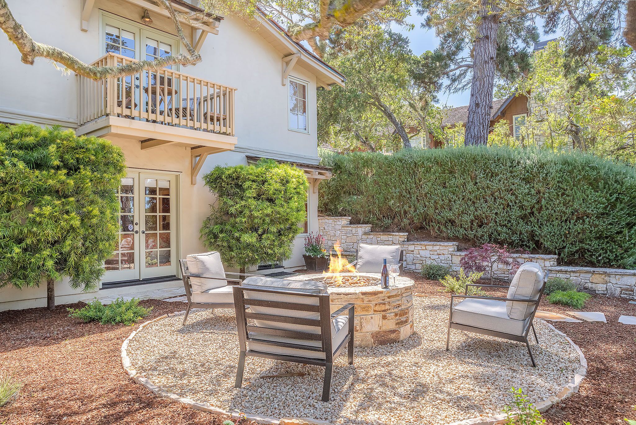 3712 Blue Skies ~ Walk to Town and the Beach, Beautiful Decor, Fire Pit!