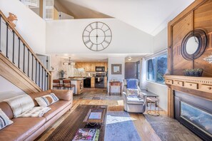 Flat-screen TV, fireplace, DVD player