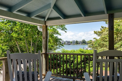 Charming and convenient 3BR home w sound views!