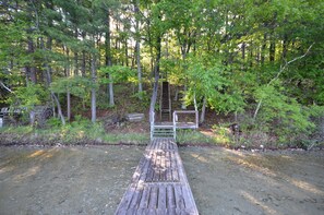 Property grounds - Classic "up north" Big Glen cottage nestled by trees. Dog friendly. (Glen Arbor)