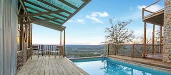 Casa Artista I Romantic, Pool, Hot tub, Endless Views