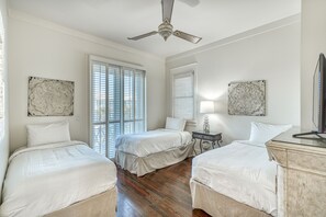 3 bedrooms, iron/ironing board, free WiFi, bed sheets - Pink Pearl*OnPrivateBeach*BeachSvc+Gear*2Pools*Elevator (Miramar Beach)