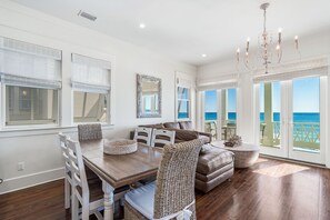 Dining - Pink Pearl*OnPrivateBeach*BeachSvc+Gear*2Pools*Elevator (Miramar Beach)