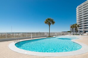 Een binnenzwembad, een verwarmd zwembad