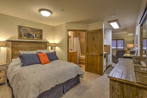Desk, laptop workspace, iron/ironing board, free internet - Breckenridge Basecamp: Steps to Snowflake Trail! (Breckenridge)