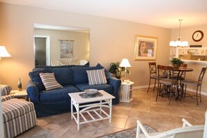 Fernseher, DVD-Player, Bücher