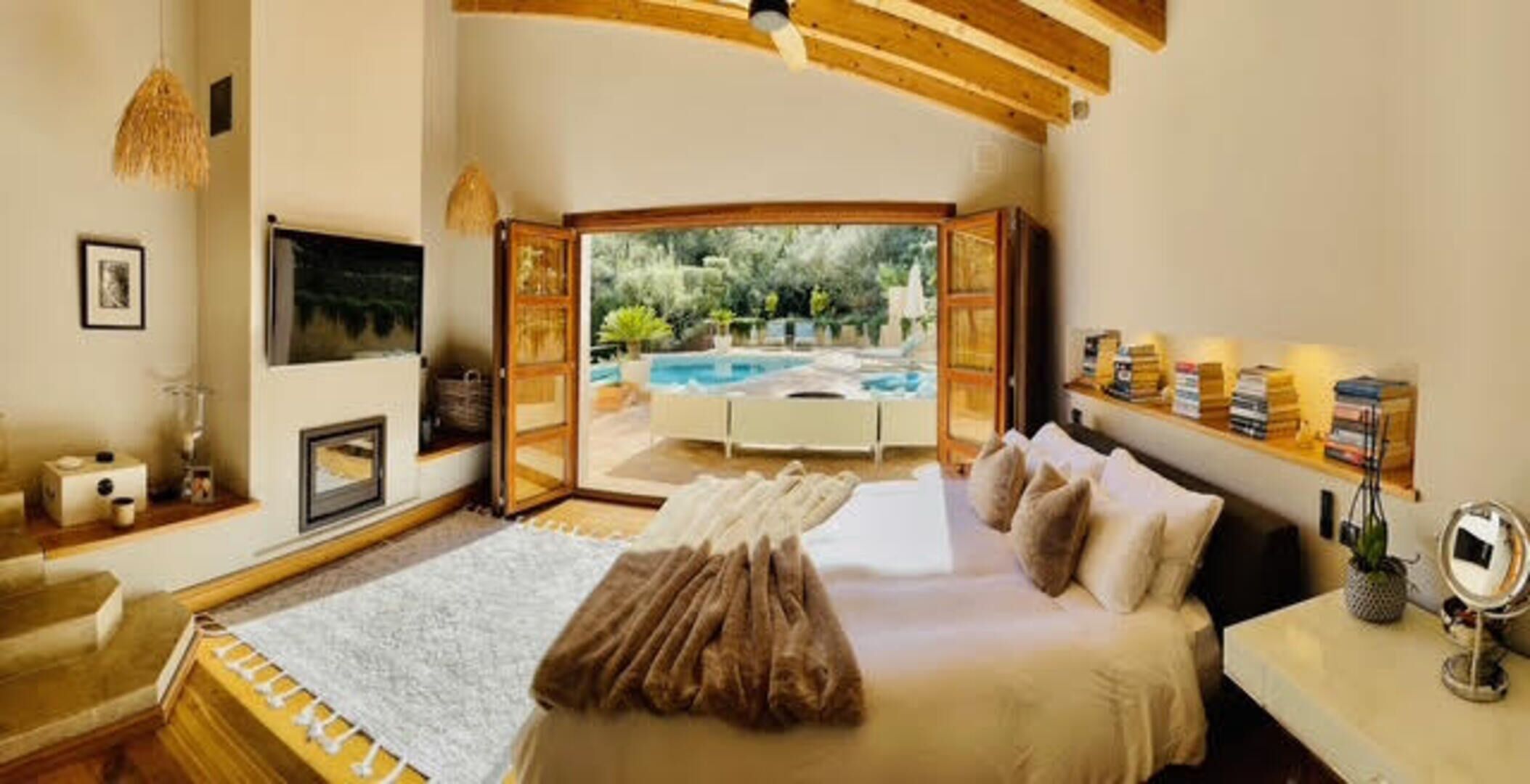 5 bedrooms, iron/ironing board, internet, bed sheets