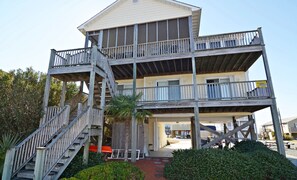 Exterior - Beach Ball - A "Sound" Choice on the Canals (Surf City)