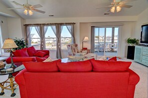 Smart TV - Beach Ball - A "Sound" Choice on the Canals (Surf City)