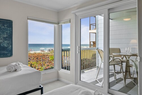 Seaside Condo – Pool & Epic Sunset Views