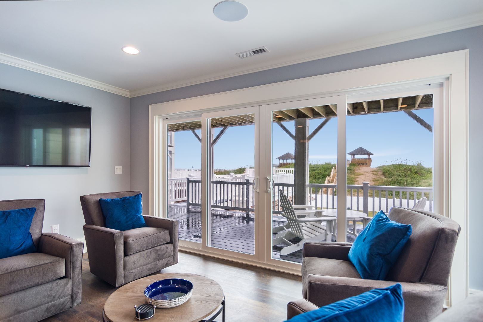 TV, peis, DVD-spiller og fotballspill