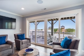 TV, peis, DVD-spiller og fotballspill