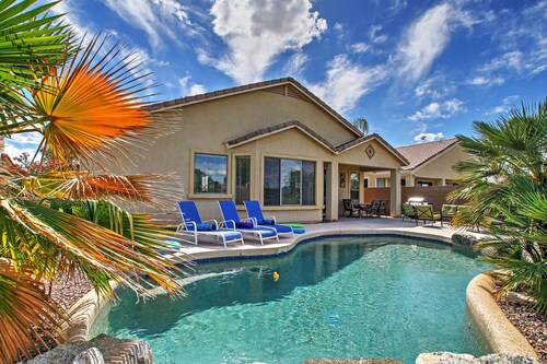 Golf Course View! Group Getaway in Queen Creek