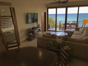 Smart TV, consola de videojuegos, reproductor de DVD y videoteca 