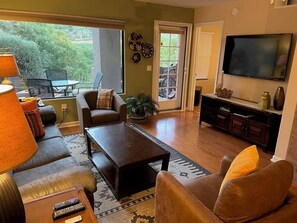 Smart TV, fireplace, DVD player
