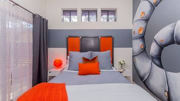 4 bedrooms, iron/ironing board, internet, bed sheets