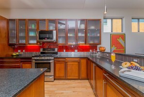 Fridge, microwave, oven, stovetop - Explore Austin in Style: Luxury for 14 Guests, Steps from South Congress (Austin)