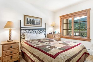 2 chambres, fer et planche à repasser, accès au Wi-Fi (inclus)