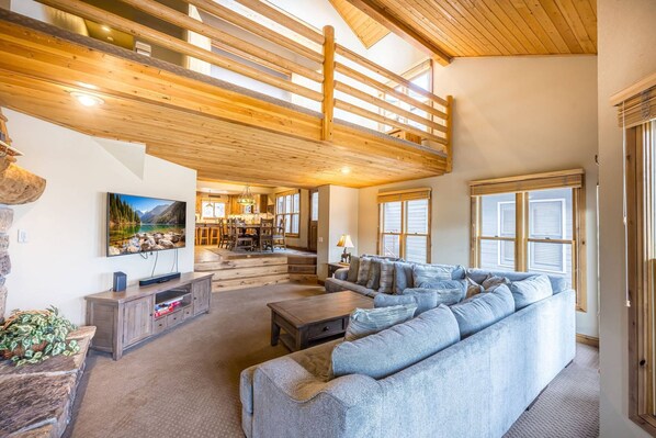 Smart TV, fireplace, DVD player, stereo - Old Town, Park City Ski Home | 200 Yards to Skiing | Private Hot Tub | Garage | *Free Ski Rental* (Park City)