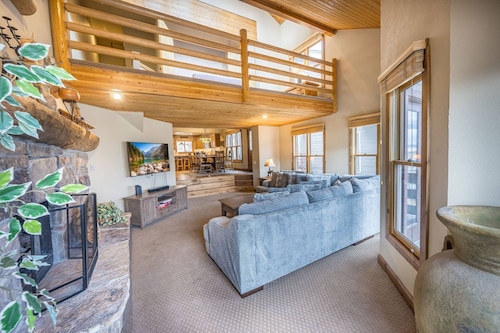 Old Town, Park City Ski Home | 200 Yards to Skiing | Private Hot Tub | Garage | *Free Ski Rental*
