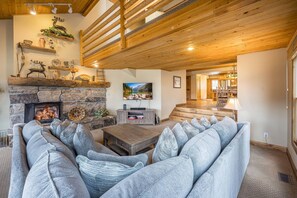 Smart TV, fireplace, DVD player, stereo