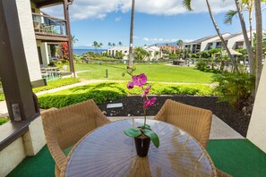 屋外ダイニングエリア