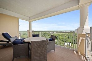 Outdoor dining - Condo with Two Terrace Balconies with Panoramic Views (Kissimmee)