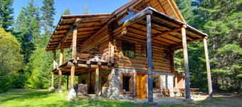 Cozy Easton Cabin w/ Wenatchee Nat'l Forest Views!