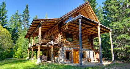 Cozy Easton Cabin w/ Wenatchee Nat'l Forest Views!