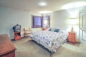 4 chambres, bureau, fer et planche à repasser, draps fournis